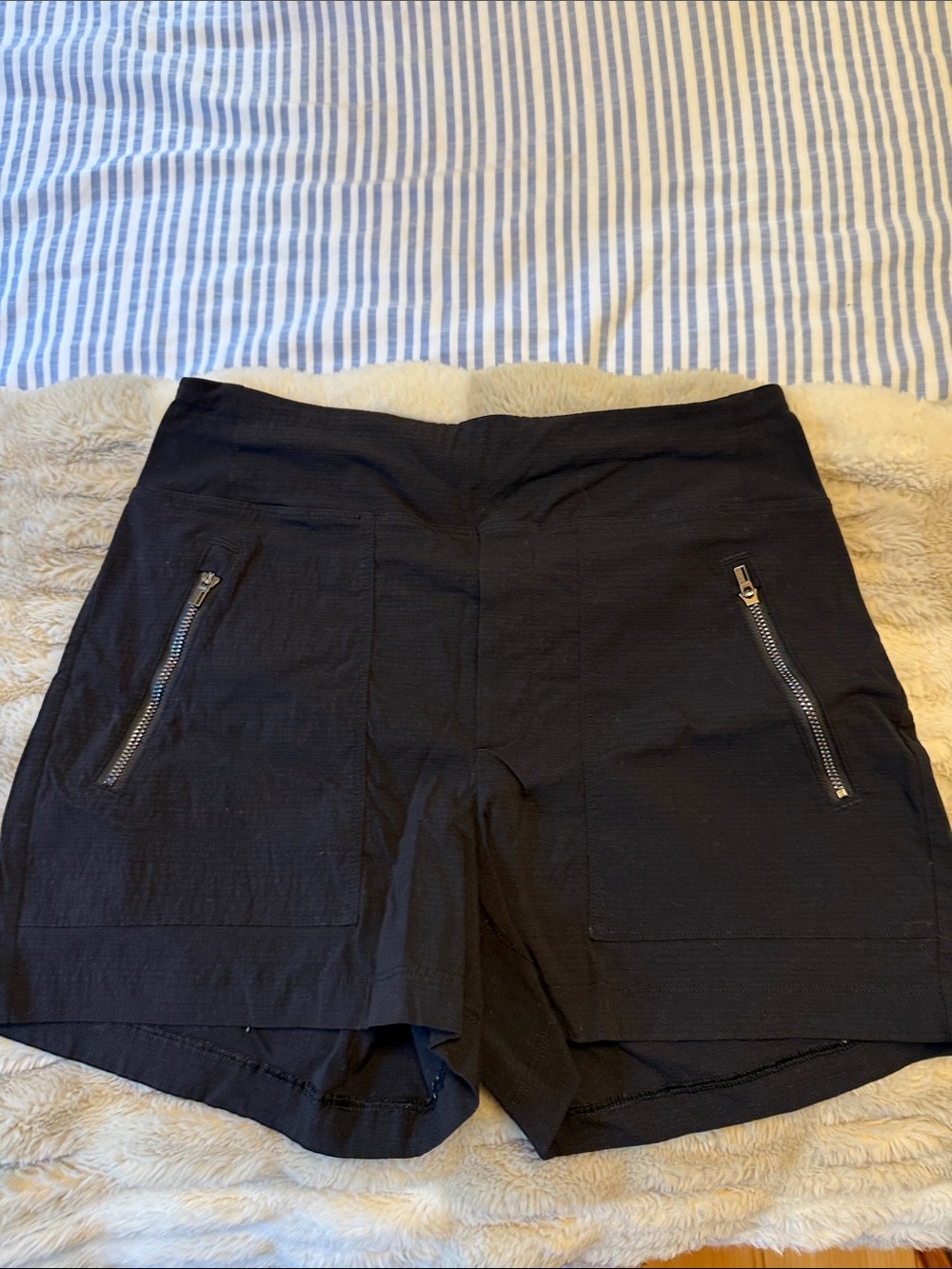 Athleta Trekkie North Black Athletic Pull-On Shorts with Zip Pockets